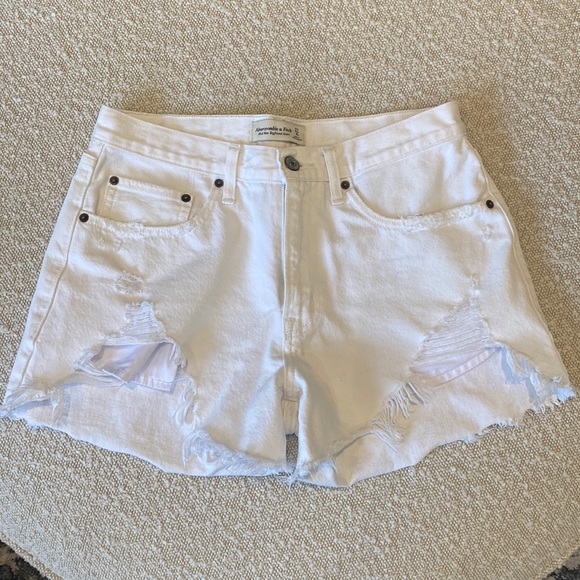 Abercrombie & Fitch mid-rise Boyfriend short size 4/27 - Picture 1 of 3
